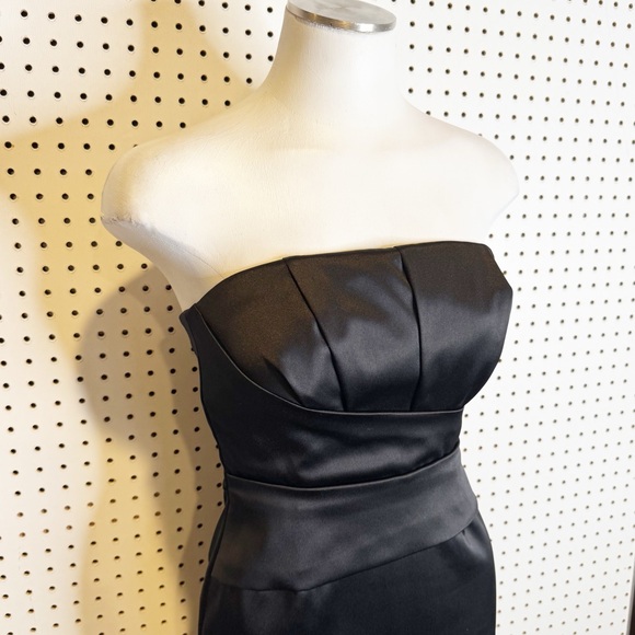 White House Black Market | LBD Little Black Dress, Strapless Mini Dress Sz. 2 - Picture 2 of 5